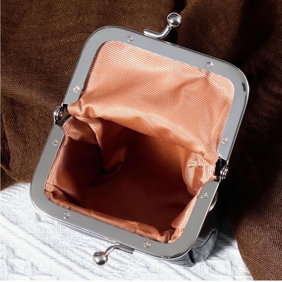 NEW Croc Embossed Mini Kiss Lock Crossbody Bag Chain Strap Black Silver Goth - Picture 8 of 8